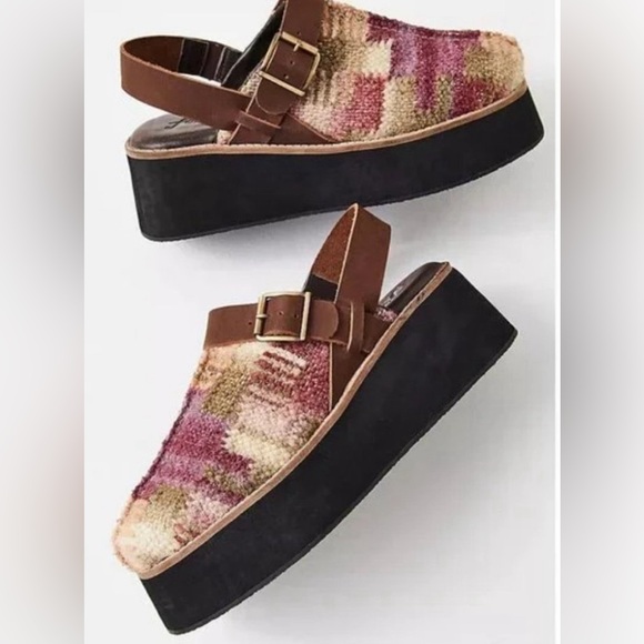 Gorgeous, Free People Astrid platform mule in mulberry❤️ - Picture 3 of 8